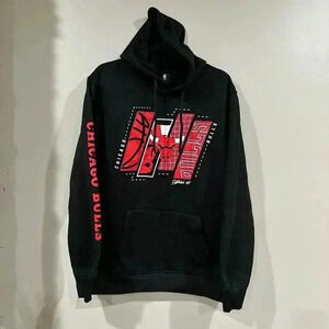 Men’s Bulls Sweatshirt/Hoodie Size Medium